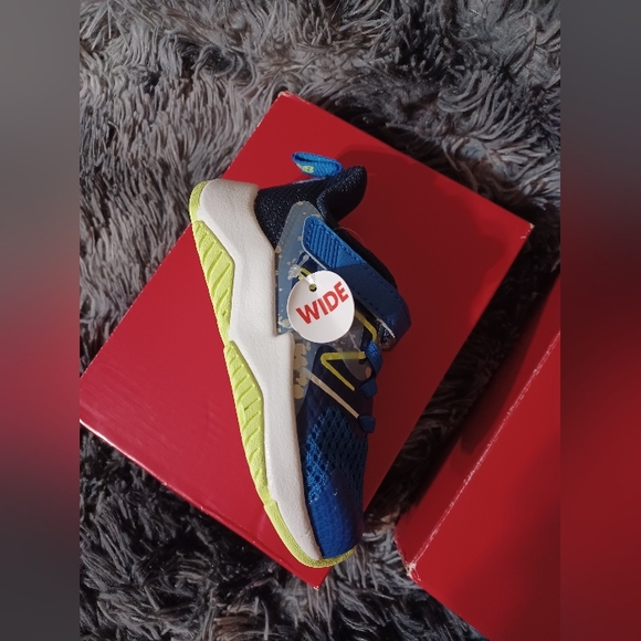 New balance Kids size 5.5C,new in box - Picture 2 of 4